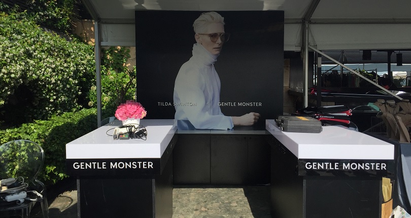 magaza_vitrin_calismalari_04_gentle_monster_bahce_dekoru