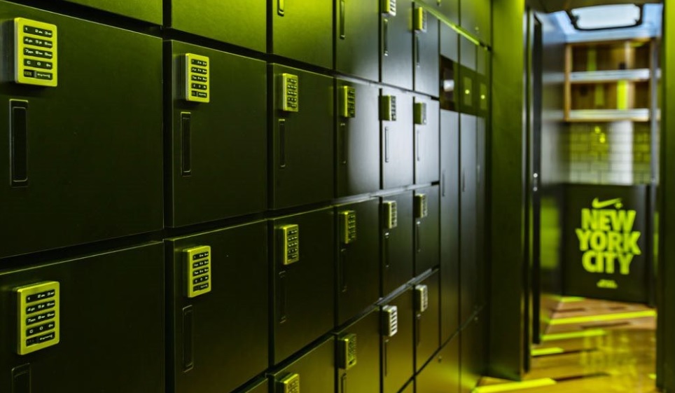 ozel_calismalarimiz_08_nike_pleksi_dekor