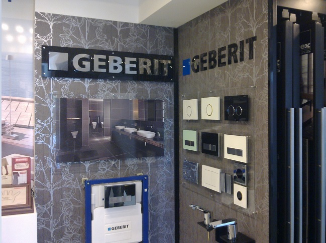 pleksi_ic_mekan_calismalari_05_geberit_pleksiglas_dekorlari