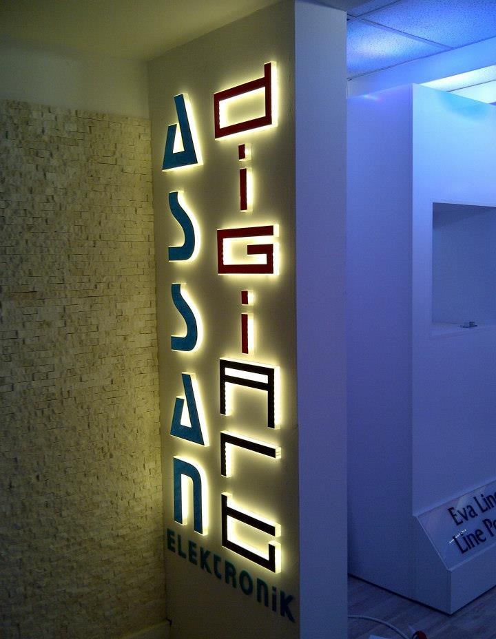 pleksi_ic_mekan_isikli_tabelalar_01_assan_elektronik_led_reklam_tabelasi