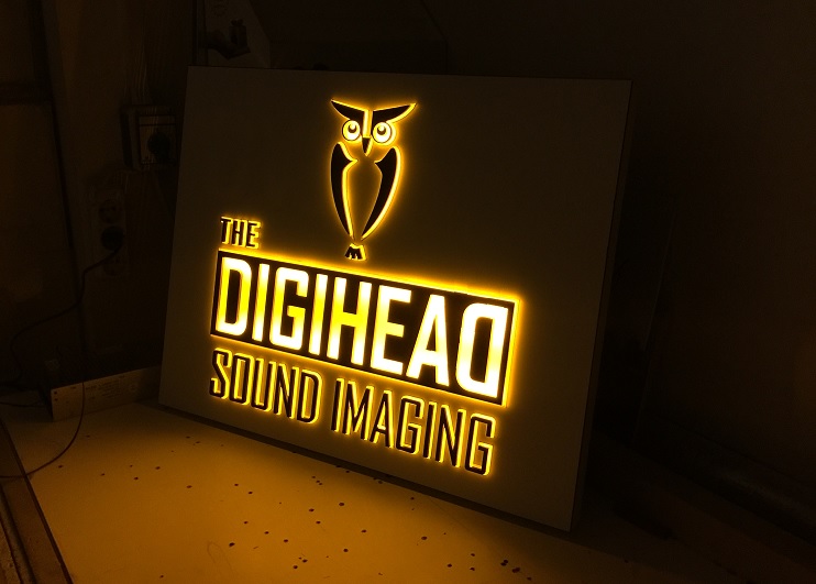 pleksi_ic_mekan_isikli_tabelalar_07_the_digihead_sound_imaging__led_isikli_pleksiglas_tabela
