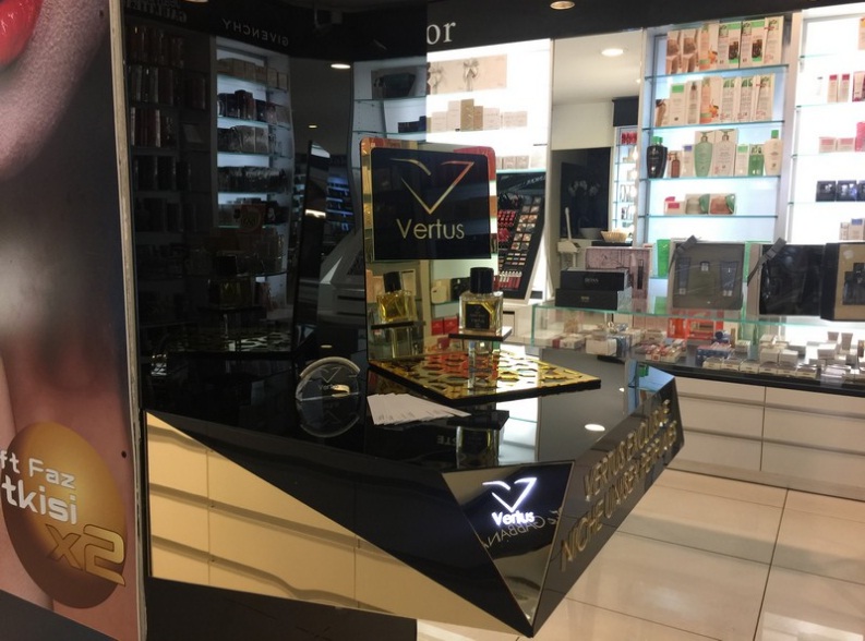 pleksi_kozmetik_standi_05