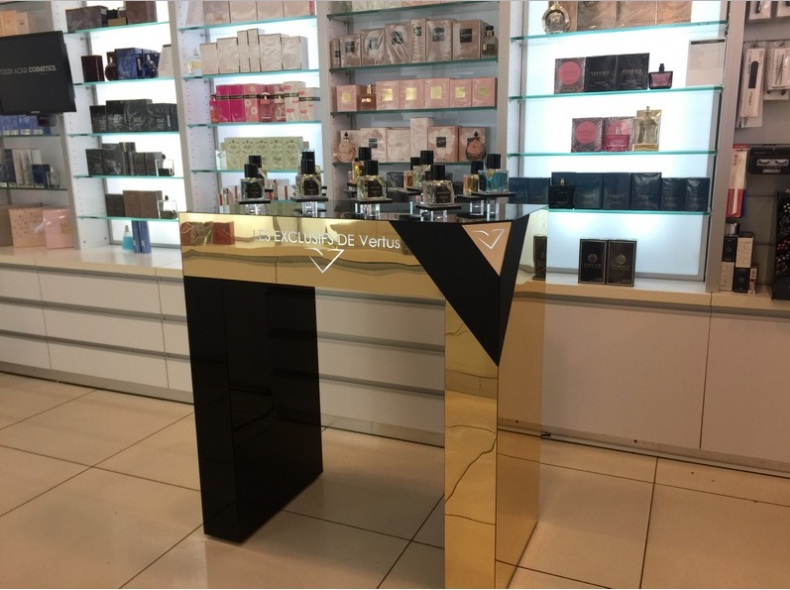 pleksi_kozmetik_standi_07