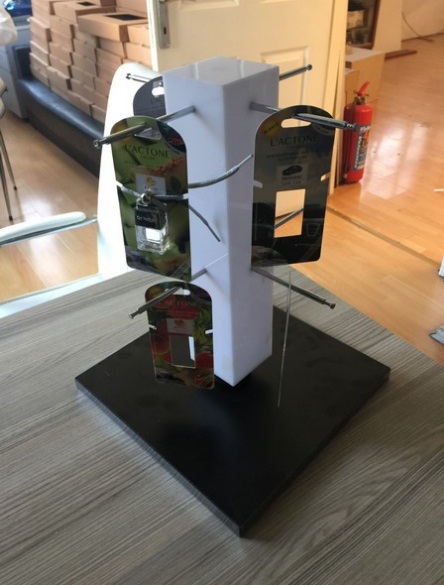 pleksi_kozmetik_standi_08