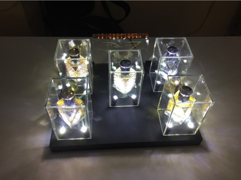 pleksi_kozmetik_standi_09