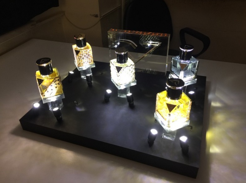 pleksi_kozmetik_standi_11