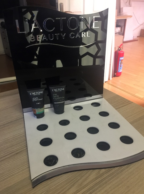 pleksi_kozmetik_standi_19