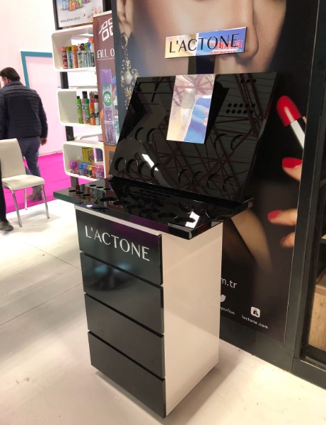 pleksi_kozmetik_standi_23